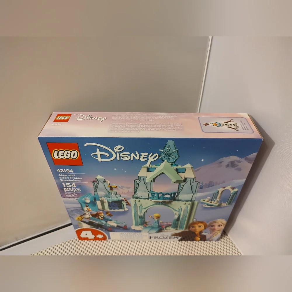 Lego Disney 43194 Anna and Elsa's Frozen Wonderland NWT Building Toy Set